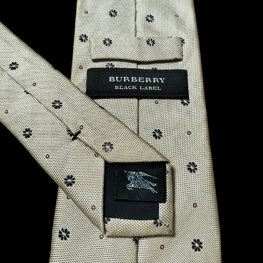 BURBERRY BLACK LABEL(バーバリーブラックレーベル)の★BURBERRY BLACK LABEL★　ベージュ系　総柄　日本製 メンズのファッション小物(ネクタイ)の商品写真