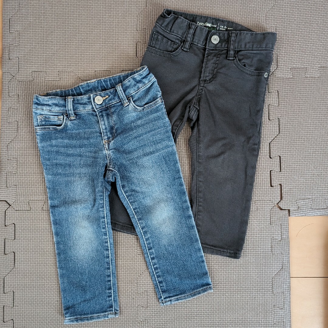 babyGAP(ベビーギャップ)のGAP　デニム　ズボン　２枚　90cm 95cm キッズ/ベビー/マタニティのキッズ服男の子用(90cm~)(パンツ/スパッツ)の商品写真