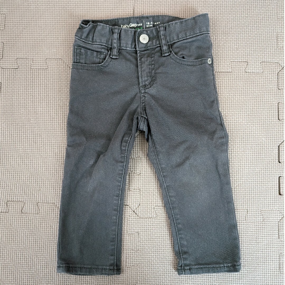 babyGAP(ベビーギャップ)のGAP　デニム　ズボン　２枚　90cm 95cm キッズ/ベビー/マタニティのキッズ服男の子用(90cm~)(パンツ/スパッツ)の商品写真