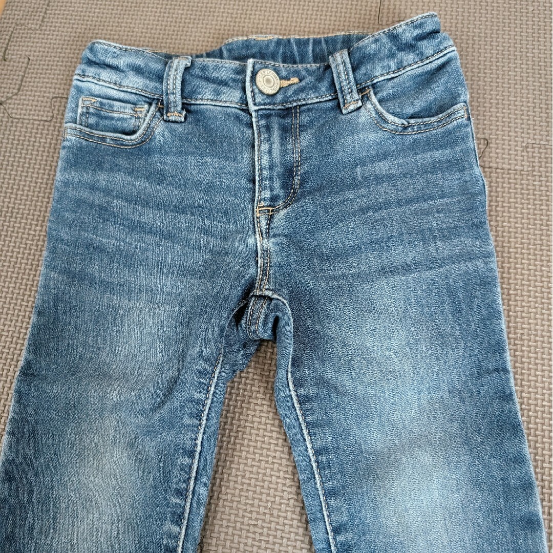 babyGAP(ベビーギャップ)のGAP　デニム　ズボン　２枚　90cm 95cm キッズ/ベビー/マタニティのキッズ服男の子用(90cm~)(パンツ/スパッツ)の商品写真