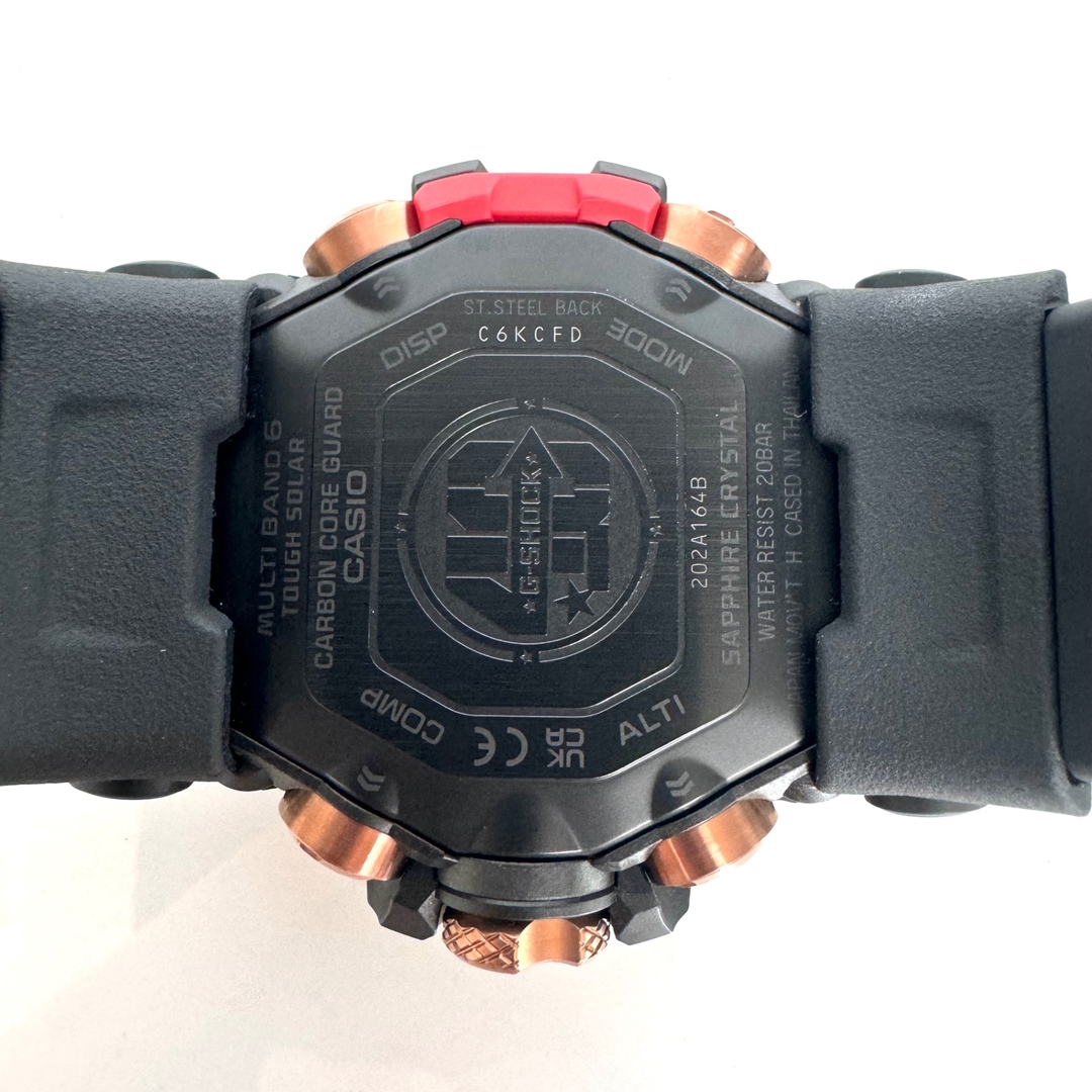 G-SHOCK(ジーショック)の【ほぼ未使用】カシオ　G-SHOCK　ジーショック　マッドマスター　MASTER OF G-LAND　GWG-2040FR-1AJR　40周年限定モデル　電波ソーラー　アナデジ　多機能　黒　赤　樹脂 メンズの時計(腕時計(アナログ))の商品写真