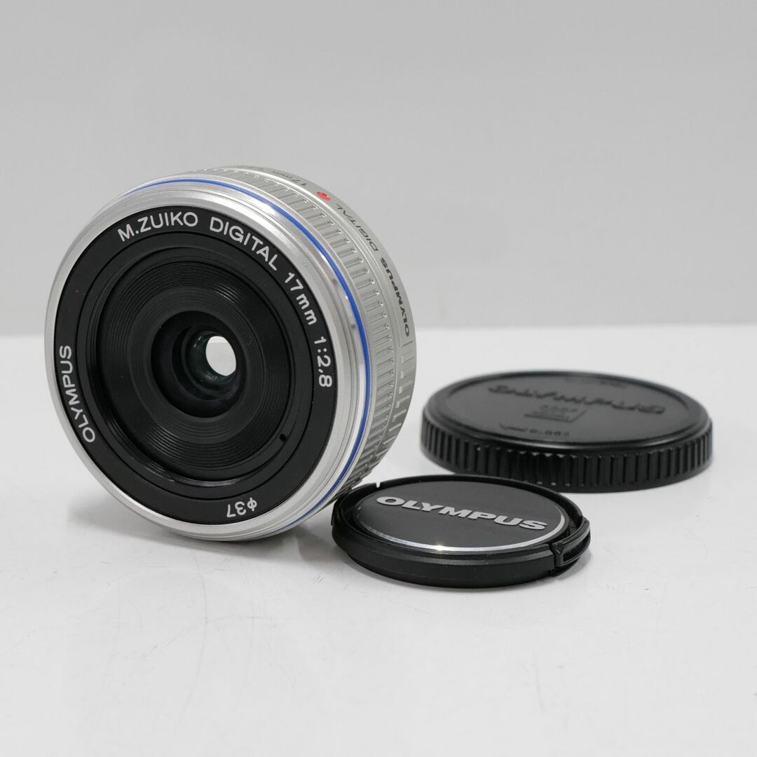 OLYMPUS(オリンパス)のOLYMPUS 交換レンズ M.ZUIKO DIGITAL 17mm F2.8 USED超美品 広角 マイクロフォーサーズ 単焦点 パンケーキ カメラ 完動品 中古 CE4044 スマホ/家電/カメラのカメラ(レンズ(単焦点))の商品写真