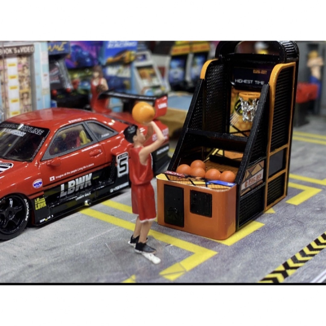 1:64　バスケット　少年　フィギュア　トミカサイズ　ジオラマ　日本未発売 ハンドメイドのおもちゃ(フィギュア)の商品写真