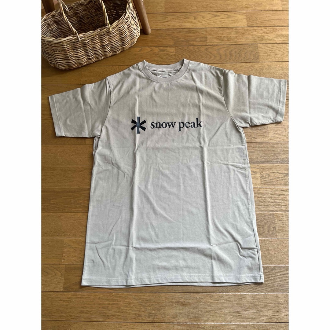 Snow Peak(スノーピーク)のSnow Peak スノーピーク ロゴ Tシャツ Lサイズ ベージュ メンズのトップス(Tシャツ/カットソー(半袖/袖なし))の商品写真