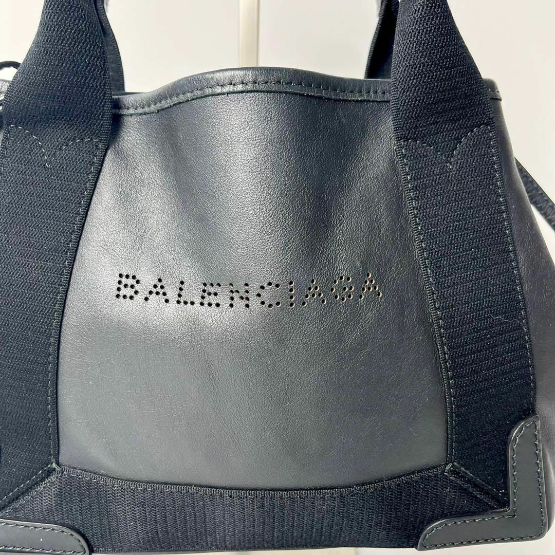 Balenciaga(バレンシアガ)の【美品】バレンシアガ　カーフレザー　ネイビーカバス xs 2way トートバッグ レディースのバッグ(トートバッグ)の商品写真