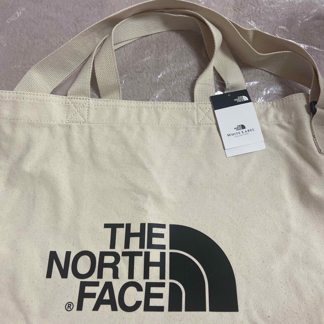 THE NORTH FACE(ザノースフェイス)のノースフェイス　Northfaceトートバッグ　2WAY コットン　アイボリー レディースのバッグ(トートバッグ)の商品写真