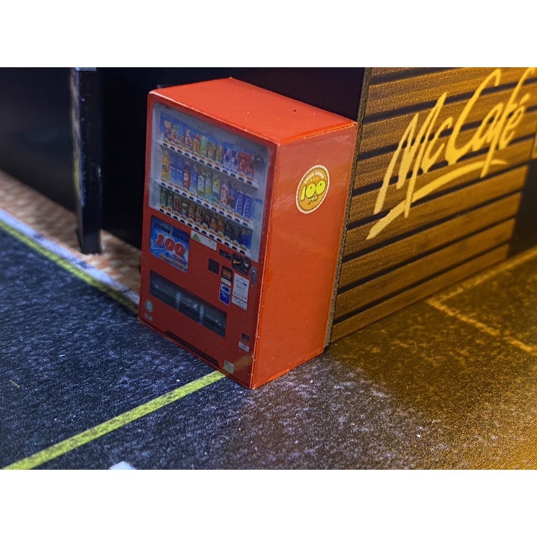1/64スケール　自動販売機　自販機100均タイプ　ジオラマ　フィギュア ハンドメイドのおもちゃ(フィギュア)の商品写真