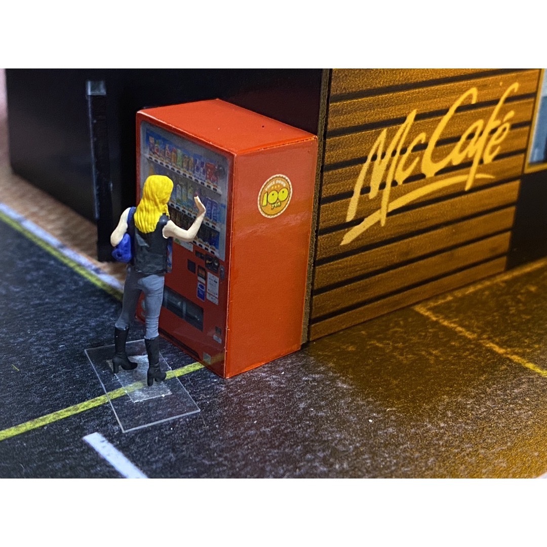 1/64スケール　自動販売機　自販機100均タイプ　ジオラマ　フィギュア ハンドメイドのおもちゃ(フィギュア)の商品写真