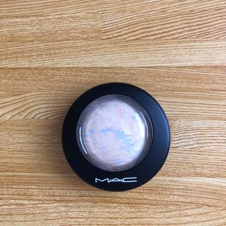 MAC ミネラライズ　スキンフィニッシュ　ライトスカペード