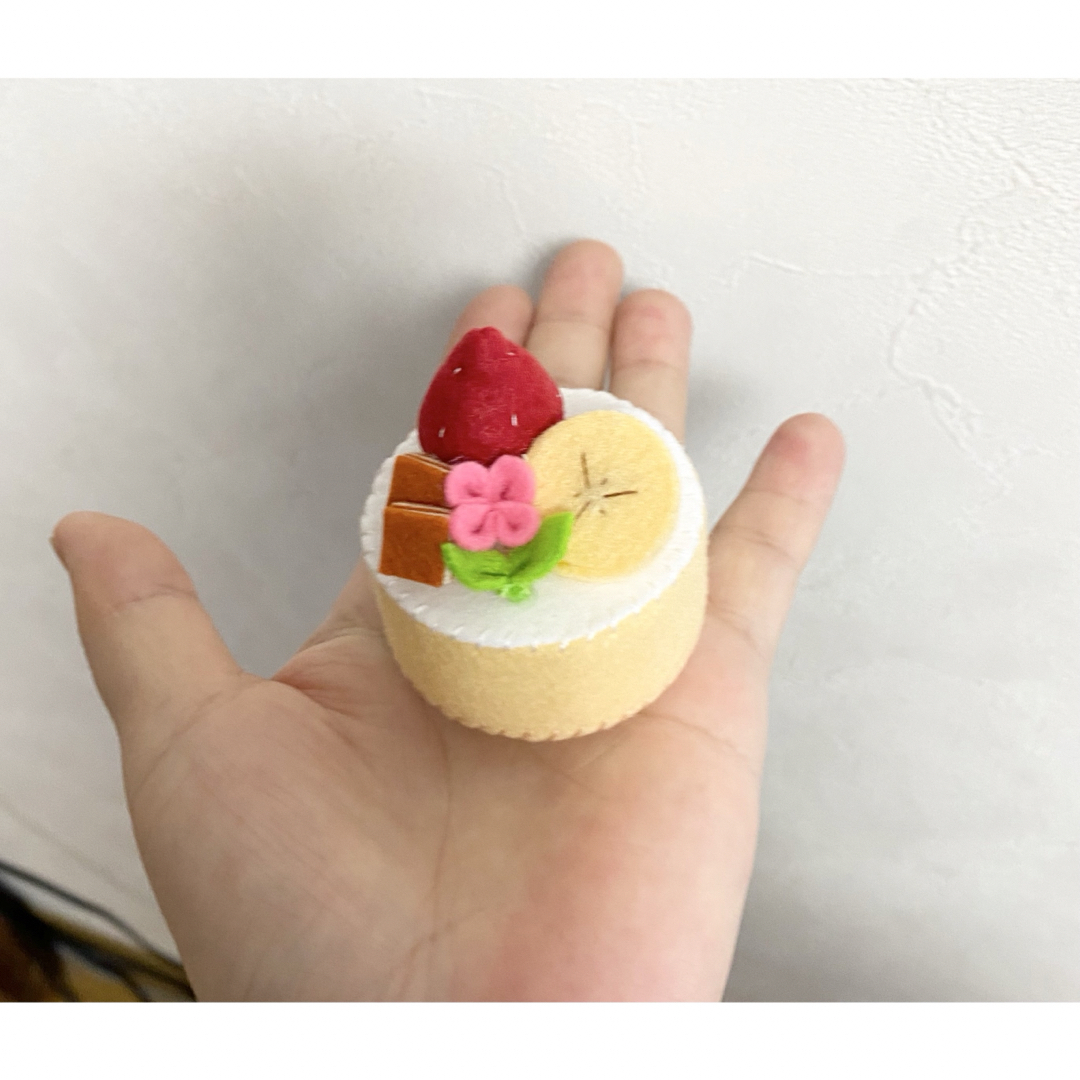フェルトケーキ　11個　おままごと ハンドメイドのキッズ/ベビー(おもちゃ/雑貨)の商品写真