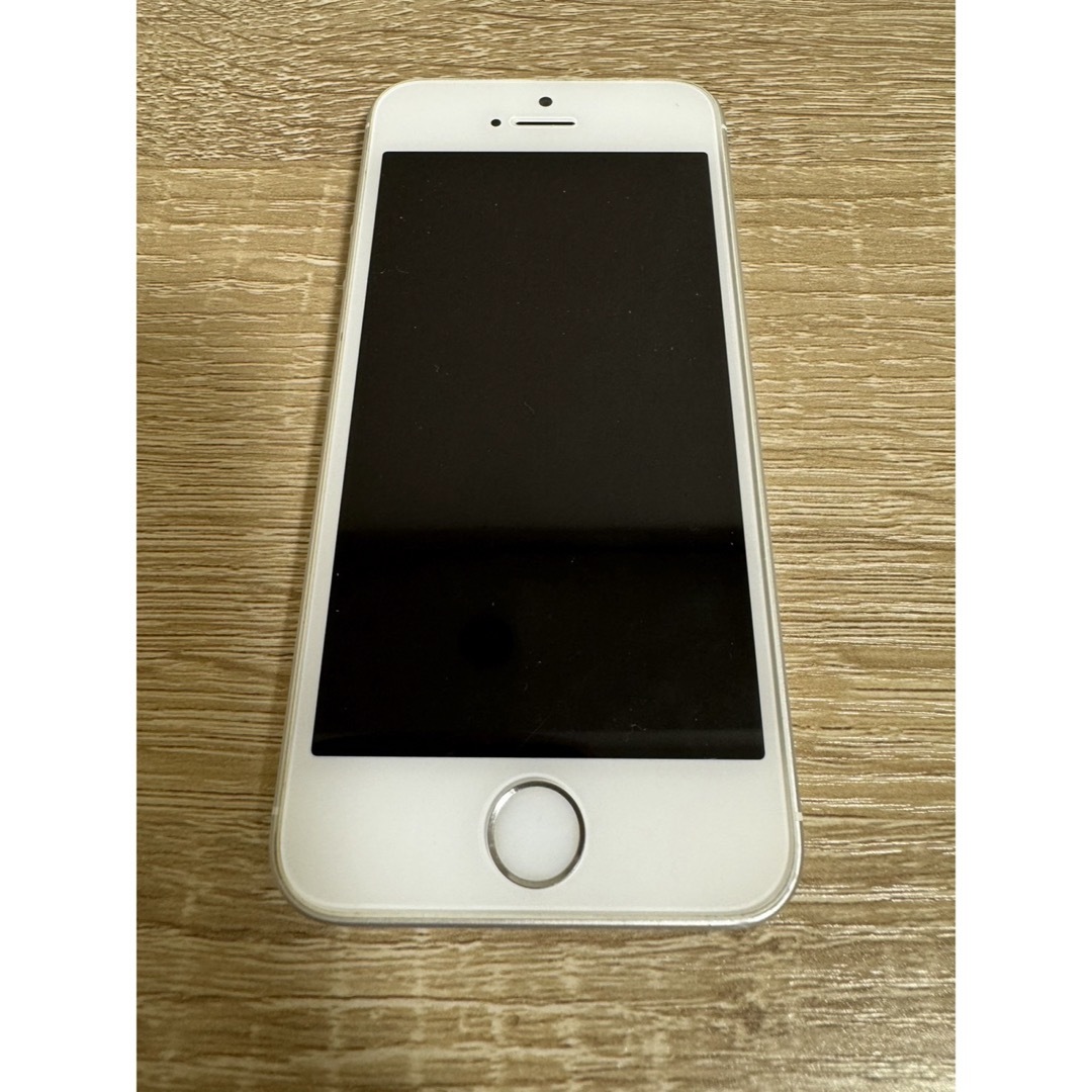 iPhone(アイフォーン)のiPhone SE 32GB シルバー スマホ/家電/カメラのスマートフォン/携帯電話(スマートフォン本体)の商品写真