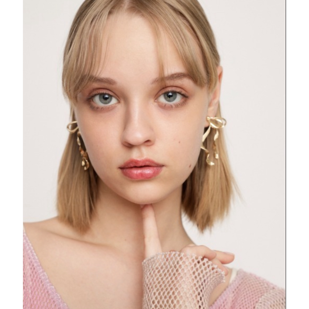 SLY(スライ)のRIBBON P/EARRING リボン ピアス スライ SLY ゴールド レディースのアクセサリー(ピアス)の商品写真