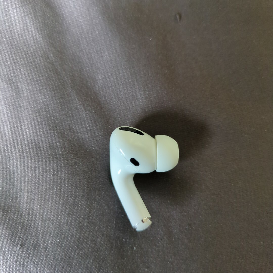 Apple(アップル)のairpods pro 第一世代 正規品 左耳 スマホ/家電/カメラのオーディオ機器(ヘッドフォン/イヤフォン)の商品写真