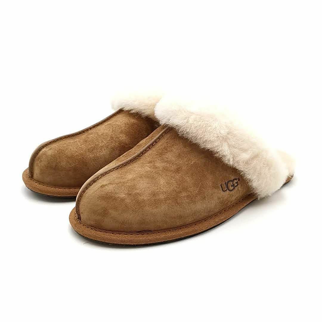 UGG(アグ)の美品 アグ UGG スリッパ スリッポン スカフェット 03-24050405 レディースの靴/シューズ(スリッポン/モカシン)の商品写真