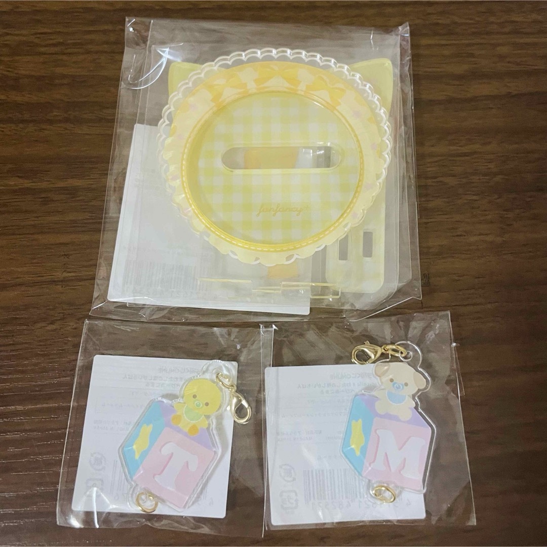 福屋(フクヤ)のフクヤ FUKUYA キャラ福くじ べびーあにまる アクリル缶バッジスタンド エンタメ/ホビーのおもちゃ/ぬいぐるみ(キャラクターグッズ)の商品写真