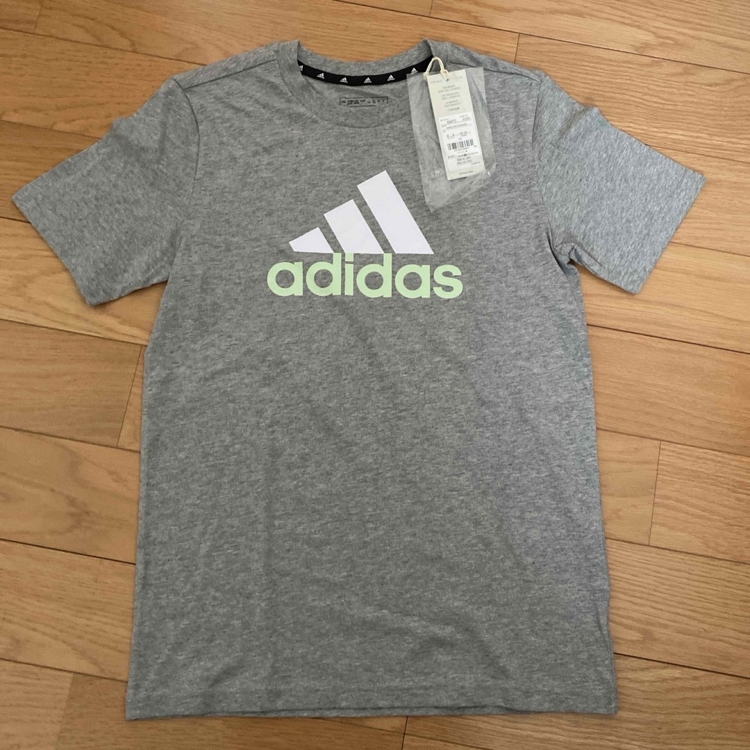 adidas(アディダス)のadidas Tシャツ　160cm 新品未使用 キッズ/ベビー/マタニティのキッズ服男の子用(90cm~)(Tシャツ/カットソー)の商品写真