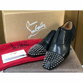 クリスチャンルブタン(Christian Louboutin)のルブタンの代名詞！未使用|42|27㎝|スパイクスタッズ|黒|k1136(スリッポン/モカシン)