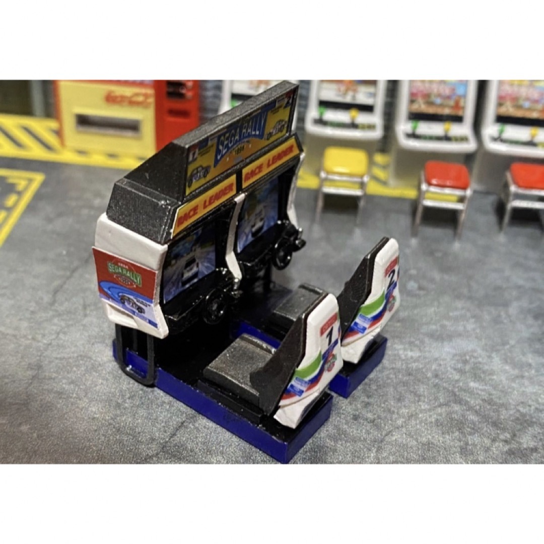 1/64スケール　アーケードゲーム機　レースゲームジオラマ　フィギュア　2台繋ぎ ハンドメイドのおもちゃ(フィギュア)の商品写真
