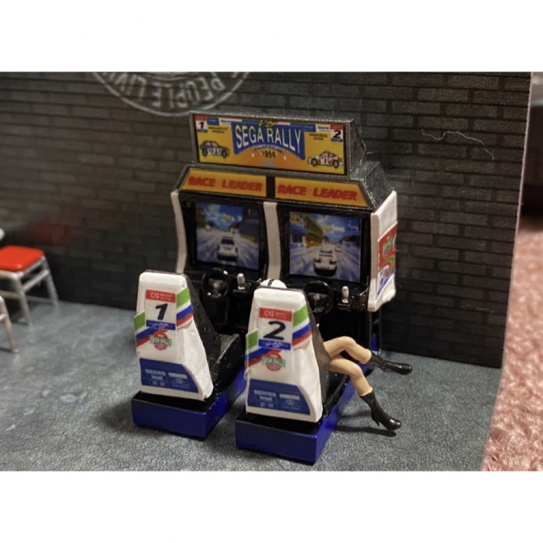 1/64スケール　アーケードゲーム機　レースゲームジオラマ　フィギュア　2台繋ぎ ハンドメイドのおもちゃ(フィギュア)の商品写真