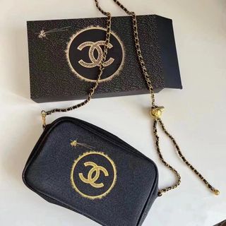 シャネル(CHANEL)の シャネル　CCログ　US限定クリスマスノベルティ チェーン付きポーチ(ショルダーバッグ)