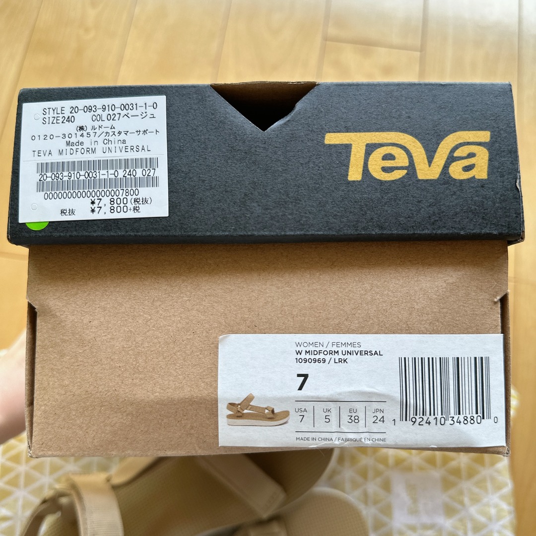 Teva(テバ)のTEVA MIDFORM UNIVERSAL ベージュ 24 レディースの靴/シューズ(サンダル)の商品写真