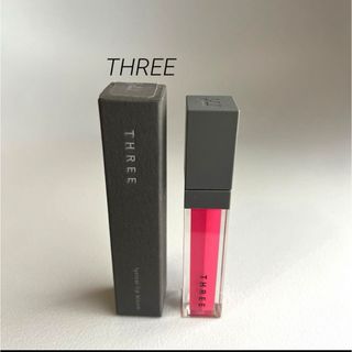 スリー(THREE)の新品未使用　THREE スリー　リリカルリップブルーム　リップカラー(リップグロス)