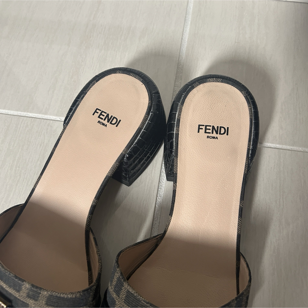 FENDI(フェンディ)のFENDI フェンディ　ズッカ柄ミュール レディースの靴/シューズ(サンダル)の商品写真