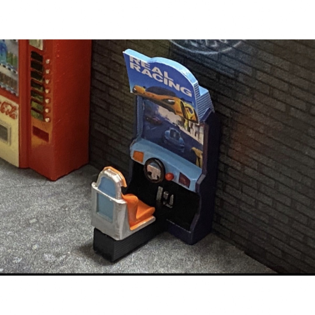 1/64スケール　アーケードゲーム機　レースゲーム　ジオラマ　フィギュア　ミニ ハンドメイドのおもちゃ(フィギュア)の商品写真