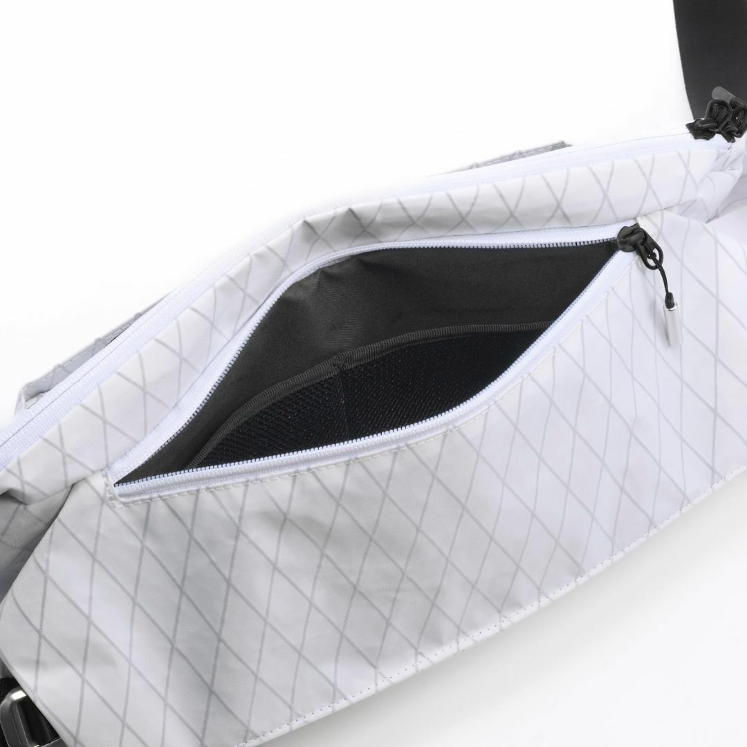 【色: ホワイト】[エースジーン] ボディバッグ 【容量が拡張するスリングバッグ メンズのバッグ(その他)の商品写真