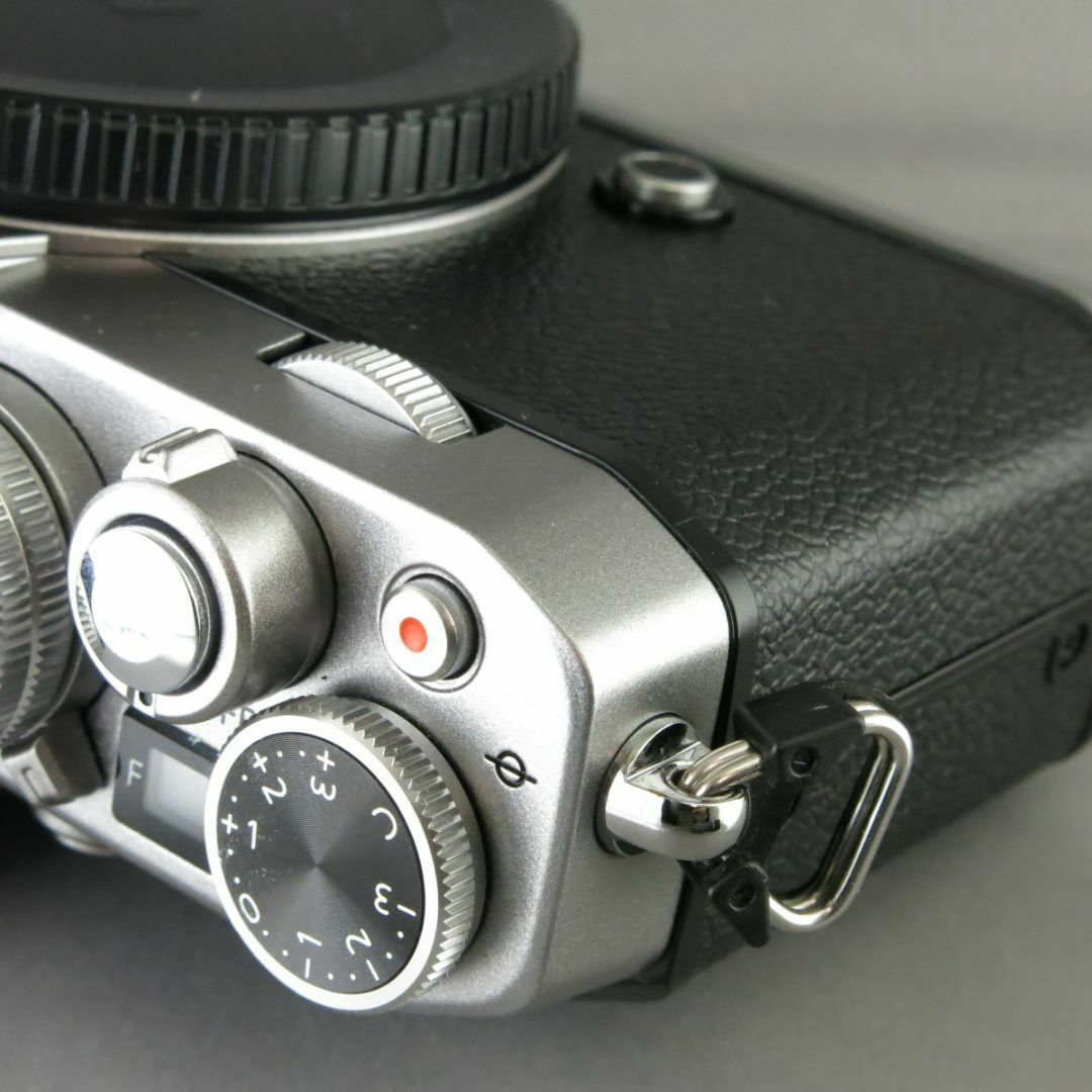 Nikon(ニコン)のニコン　Zfc スマホ/家電/カメラのカメラ(ミラーレス一眼)の商品写真
