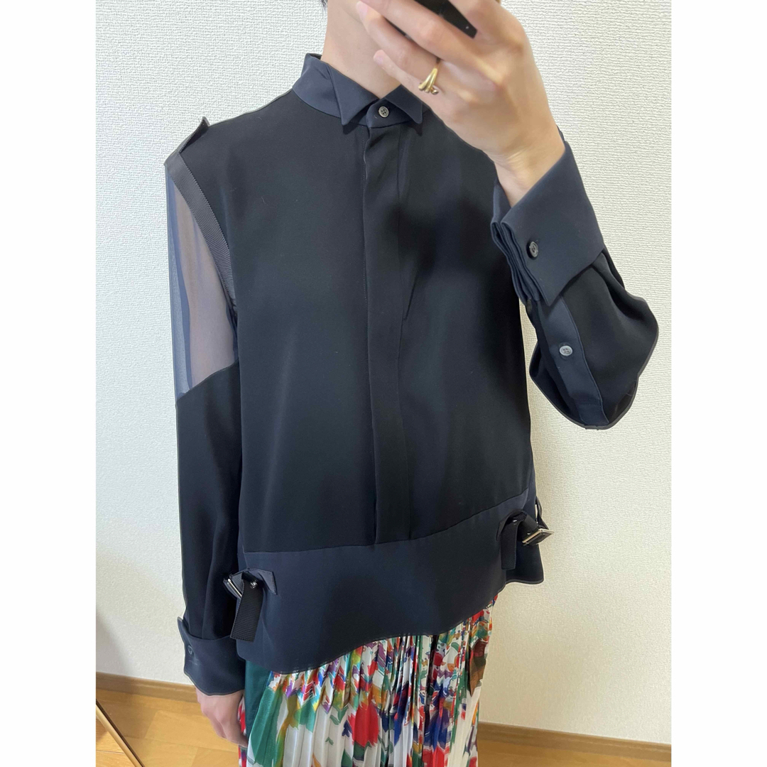 sacai(サカイ)のsacai サカイ　シャツブラウス　ネイビー レディースのトップス(シャツ/ブラウス(長袖/七分))の商品写真