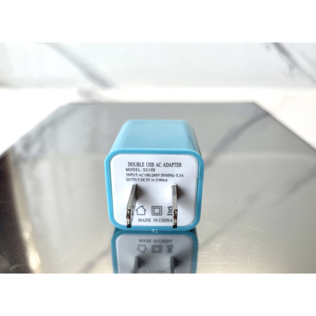 スマホUSB充電器  ACアダプター コンセント iPhoneアンドロイド青 スマホ/家電/カメラのスマートフォン/携帯電話(バッテリー/充電器)の商品写真