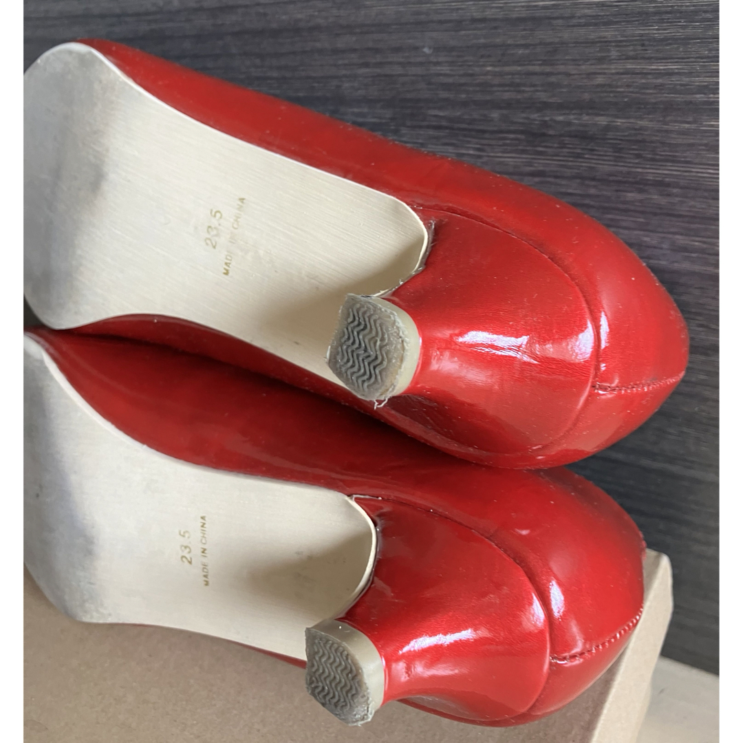 b-tytto(ビティット)のエナメルパンプス⭐️赤⭐️23.5⭐️幅広 レディースの靴/シューズ(ハイヒール/パンプス)の商品写真