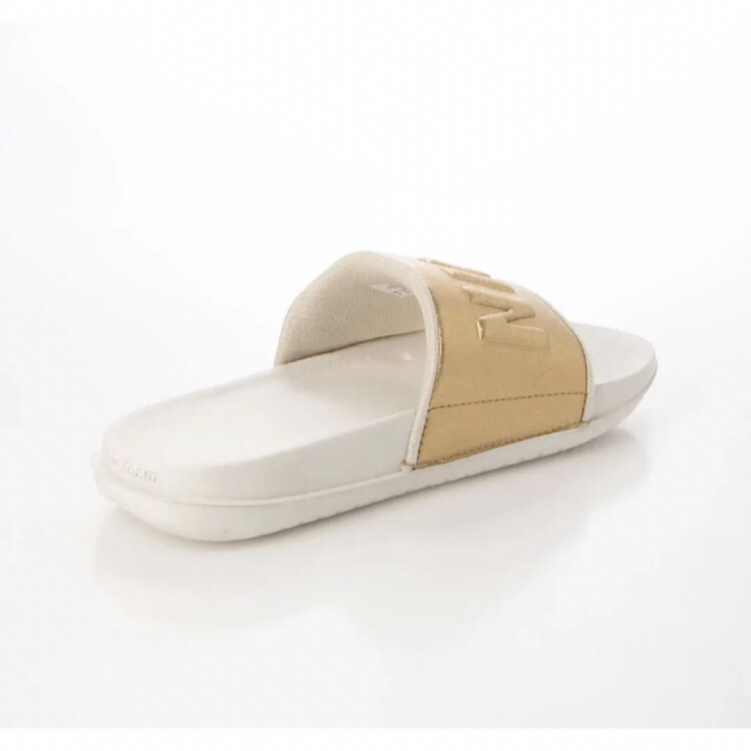 NIKE(ナイキ)のNIKE ナイキ OFFCOURT SLIDE サンダル 22センチ 新品 金 レディースの靴/シューズ(サンダル)の商品写真