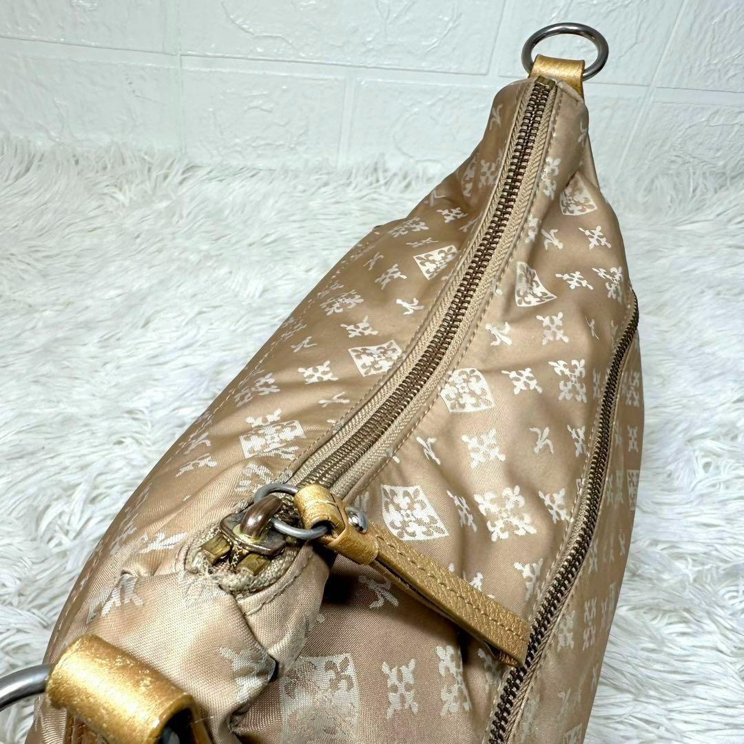 Russet(ラシット)のラシット　ショルダーバッグ　ナイロン　モノグラム　肩掛け可能　ベージュ レディースのバッグ(ショルダーバッグ)の商品写真