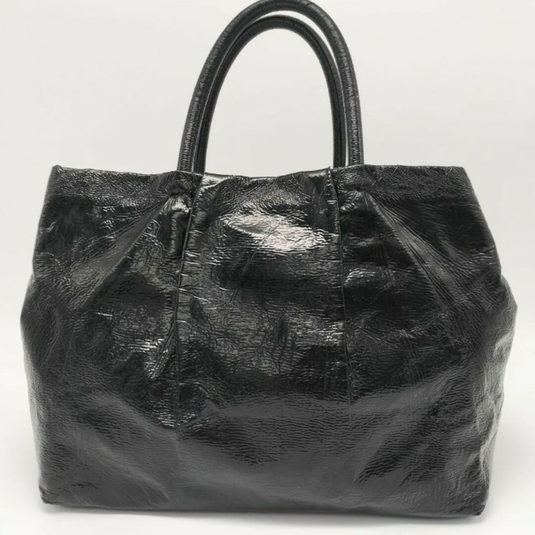 PRADA(プラダ)の未使用に近い　プラダ　トートバッグ　エナメル　ブラック　黒 レディースのバッグ(ハンドバッグ)の商品写真