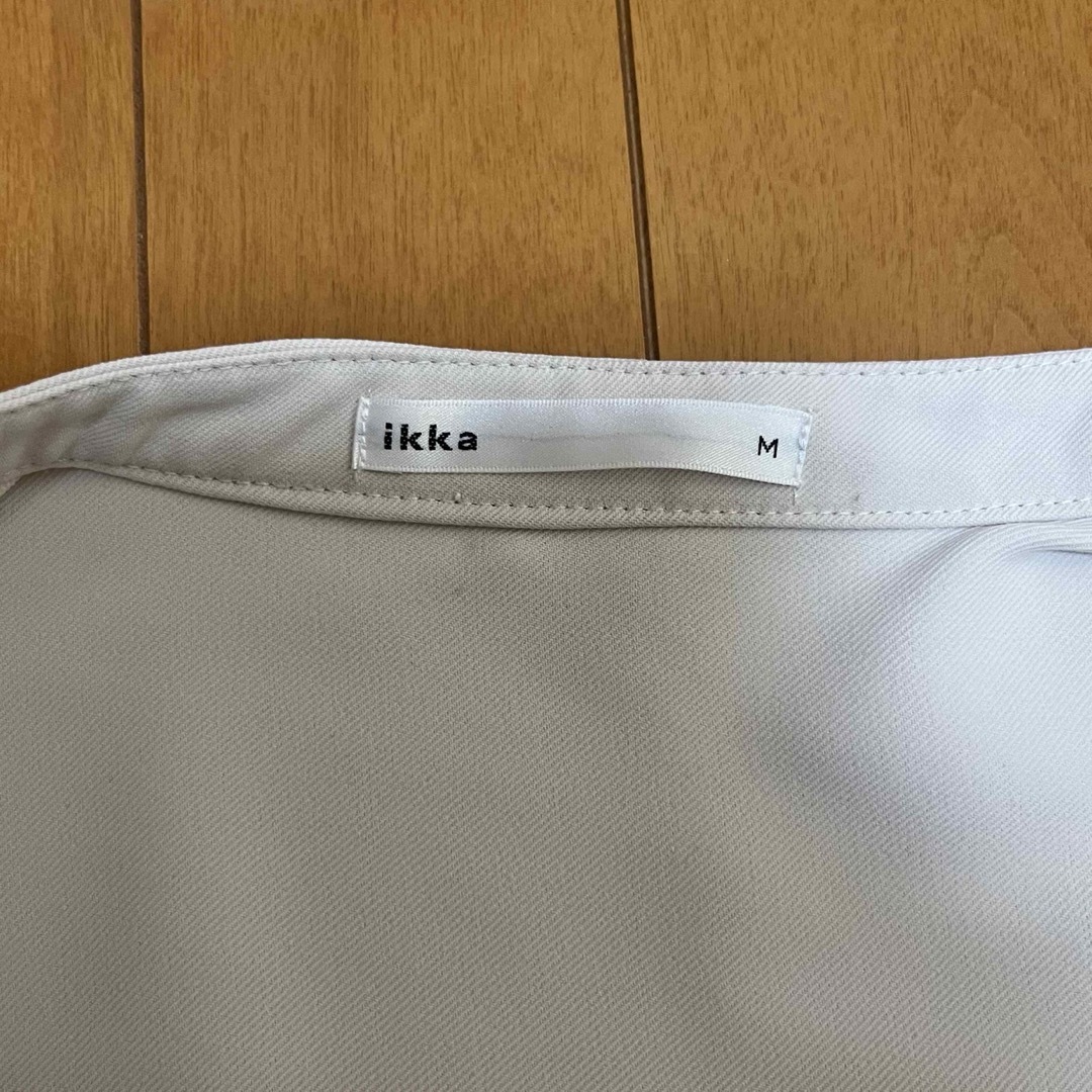 ikka(イッカ)のikka ベージュ　長袖　シャツ レディースのトップス(シャツ/ブラウス(長袖/七分))の商品写真