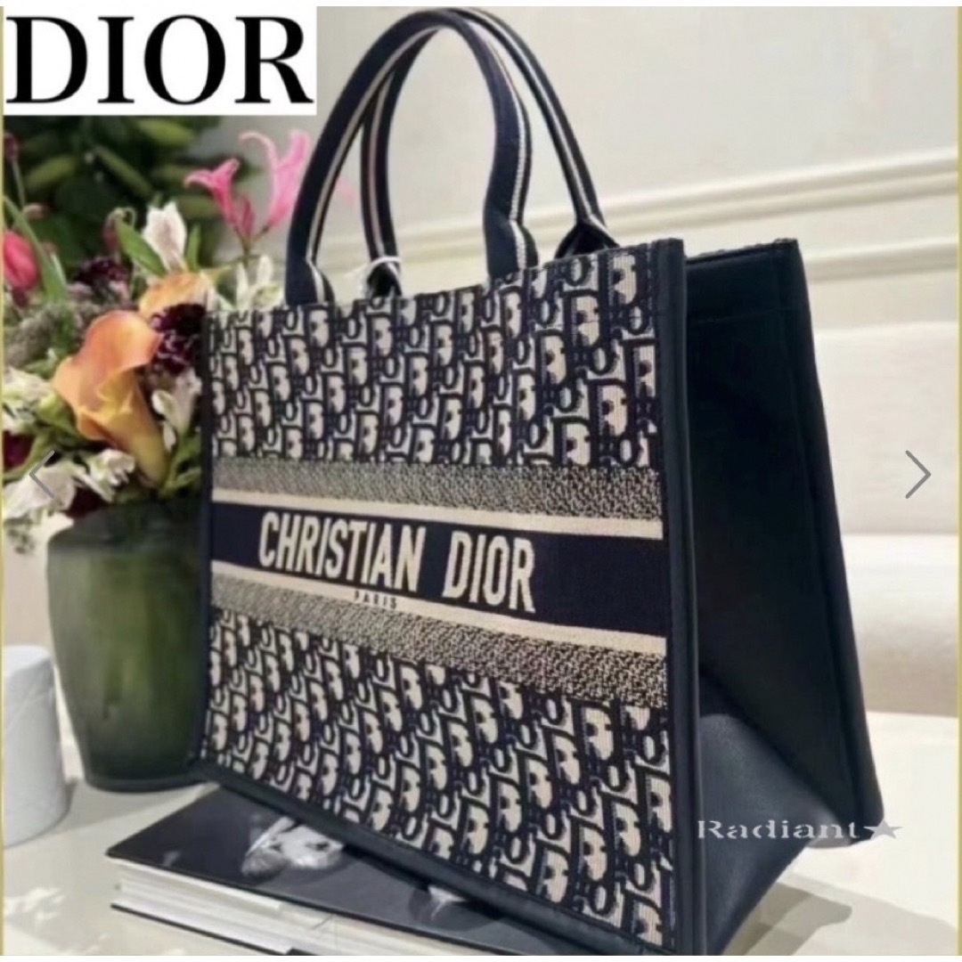 Christian Dior(クリスチャンディオール)のDior 新作Book Tote ミディアム buyma購入品 レディースのバッグ(トートバッグ)の商品写真