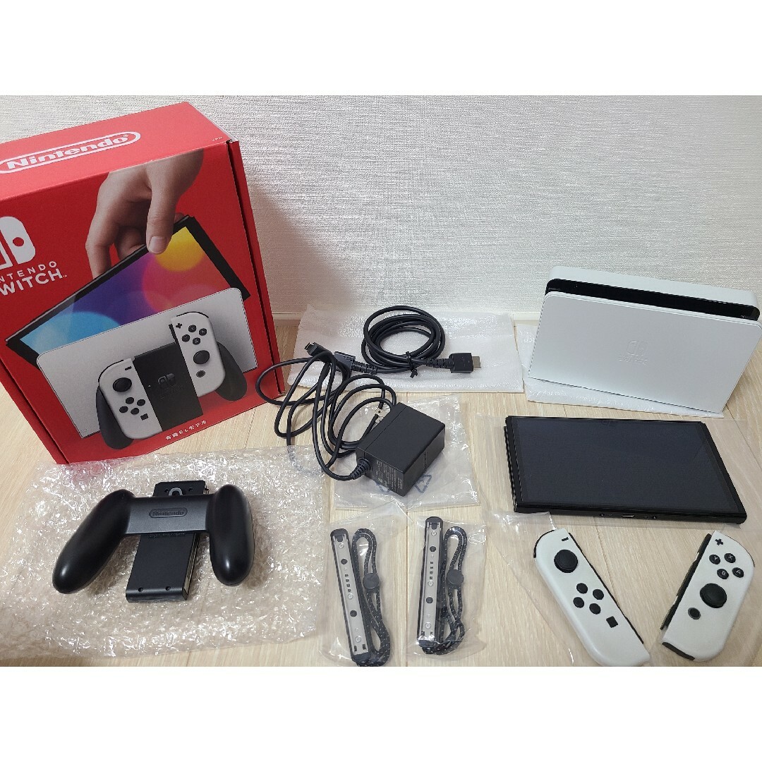 Nintendo Switch(ニンテンドースイッチ)のUSED　Nintendo Switch有機モデル セット エンタメ/ホビーのゲームソフト/ゲーム機本体(家庭用ゲーム機本体)の商品写真