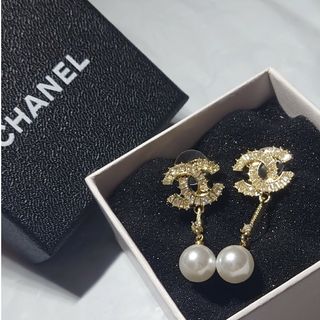 シャネル(CHANEL)のヴィンテージ 揺れパール ロゴピアス シャネル(ピアス)