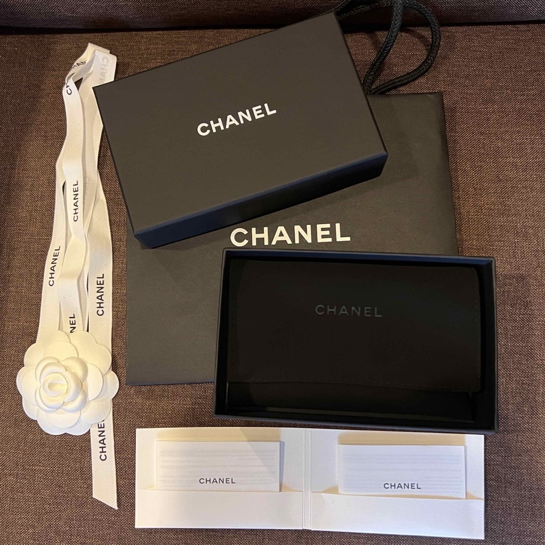 CHANEL(シャネル)のCHANEL カードケース箱 保存袋 ショッパー カメリアリボン セット 黒 レディースのファッション小物(名刺入れ/定期入れ)の商品写真