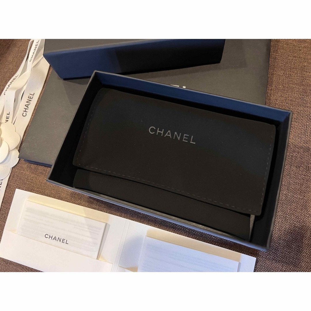 CHANEL(シャネル)のCHANEL カードケース箱 保存袋 ショッパー カメリアリボン セット 黒 レディースのファッション小物(名刺入れ/定期入れ)の商品写真