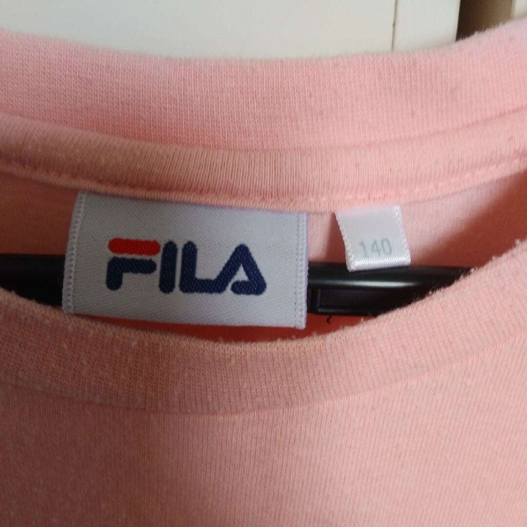 サンリオ(サンリオ)のFILA×KITTYちゃんコラボTシャツ　140 キッズ/ベビー/マタニティのキッズ服女の子用(90cm~)(Tシャツ/カットソー)の商品写真