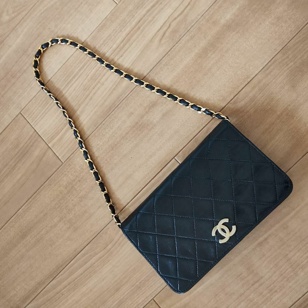 CHANEL(シャネル)のCHANEL シャネル ミニマトラッセ  プッシュロック レディースのバッグ(ショルダーバッグ)の商品写真