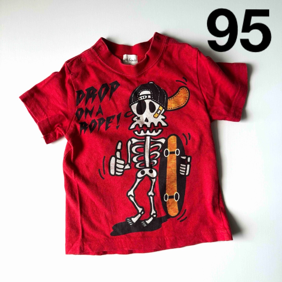 ● スケボー スカル 赤いTシャツ 95 USED● キッズ/ベビー/マタニティのキッズ服男の子用(90cm~)(Tシャツ/カットソー)の商品写真