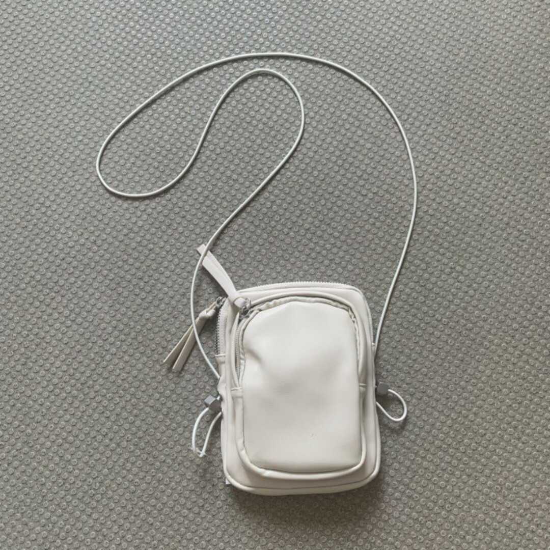 スクエア ダブル ポケット ミニショルダー 白 ホワイト  韓国 海外 美品 レディースのバッグ(ショルダーバッグ)の商品写真