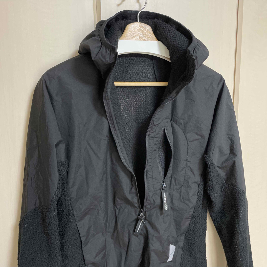 and wander(アンドワンダー)のandwander POLARTEC ALPHA DIRECT hoodie 4 メンズのトップス(パーカー)の商品写真