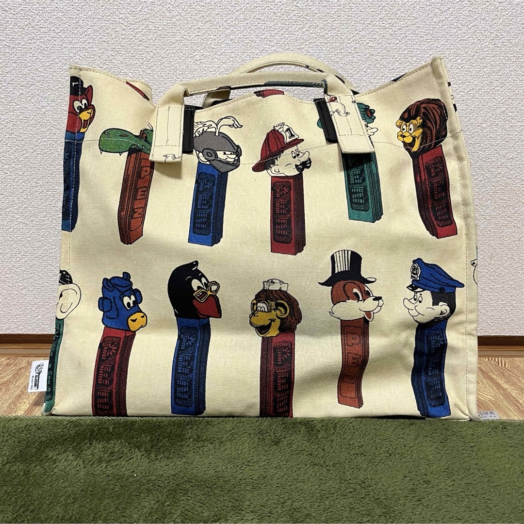 イアパピヨネ　pez zoo コラボバッグ　ベージュ レディースのバッグ(トートバッグ)の商品写真