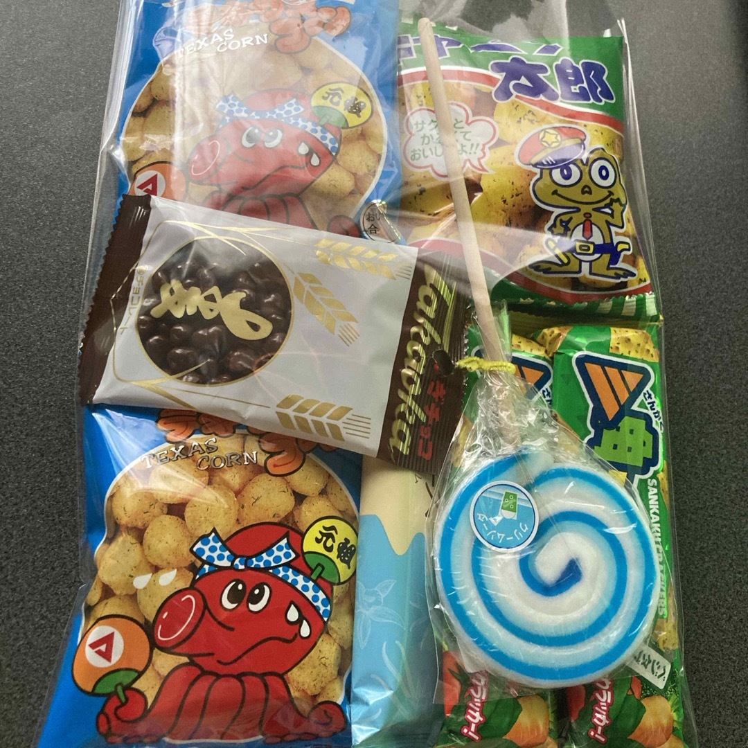 【匿名発送　最安値】　お菓子　駄菓子　詰め合わせ　まとめ売り 食品/飲料/酒の食品(菓子/デザート)の商品写真