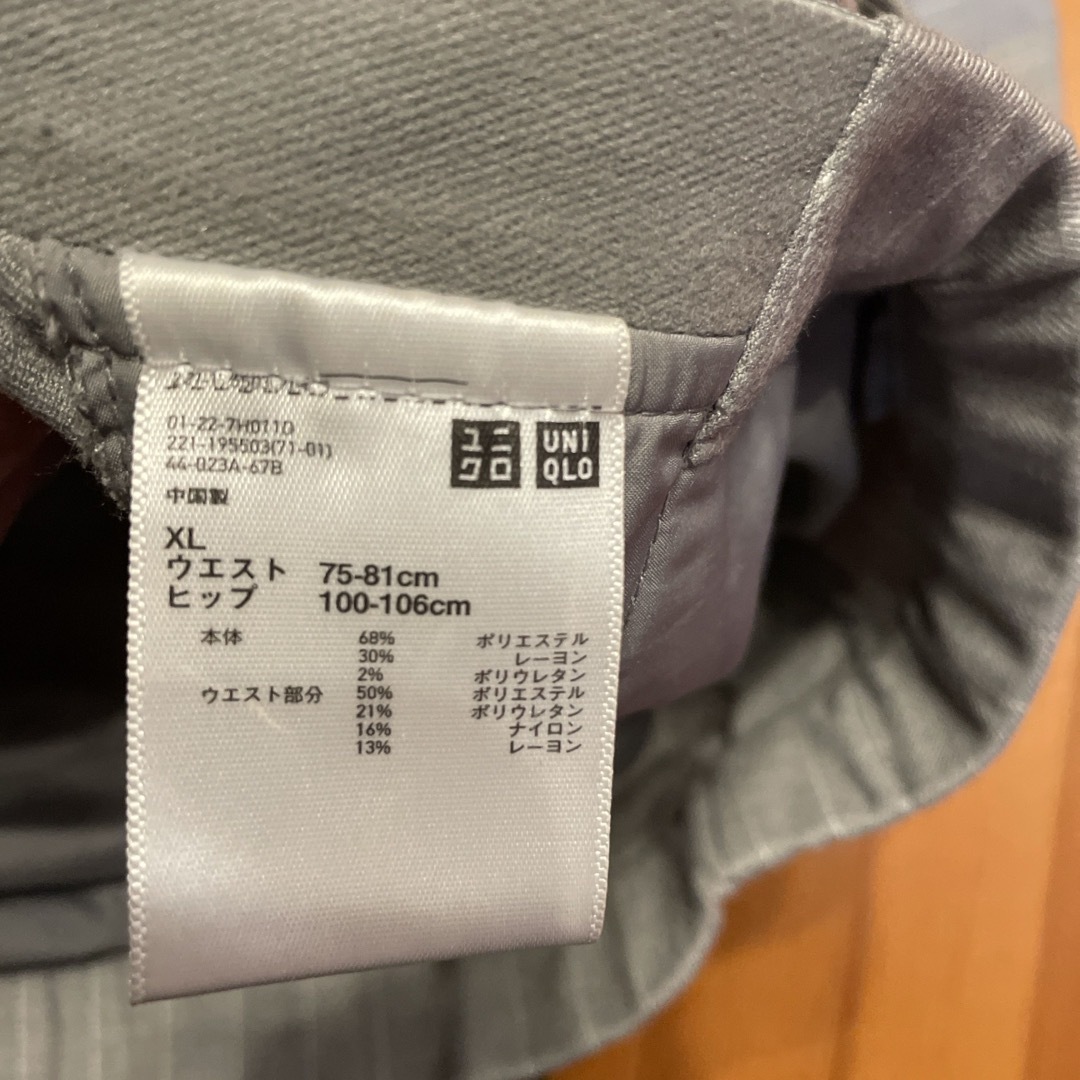 UNIQLO(ユニクロ)の【新品未着用UNIQLO】グレー ストライプパンツ(サイズXL) レディースのパンツ(その他)の商品写真